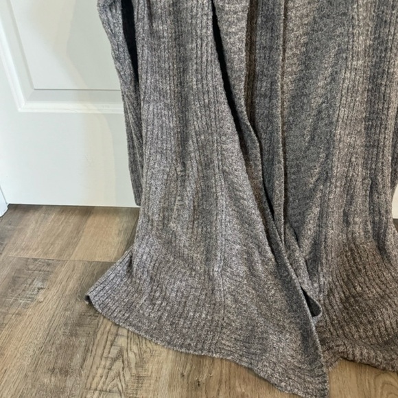 Barefoot Dreams Cozy Gray Shawl Cardigan Sweater - Picture 4 of 5